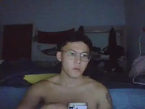 ZHIIz online show from 12-18-25, 01:06