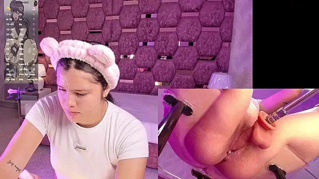 Trianna   online show from 11-20-25, 01:44