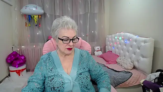 KayleSmoll online show from 01-30-25, 04:37
