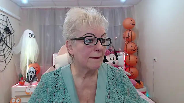 KayleSmoll online show from 10-17-25, 06:32