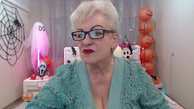 KayleSmoll online show from 10-18-25, 06:19