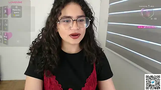 Snapshot of cinnamon_rosa chatting on 10-17-25, 10:01 cinnamon rosa online show from 10-17-25, 10:01