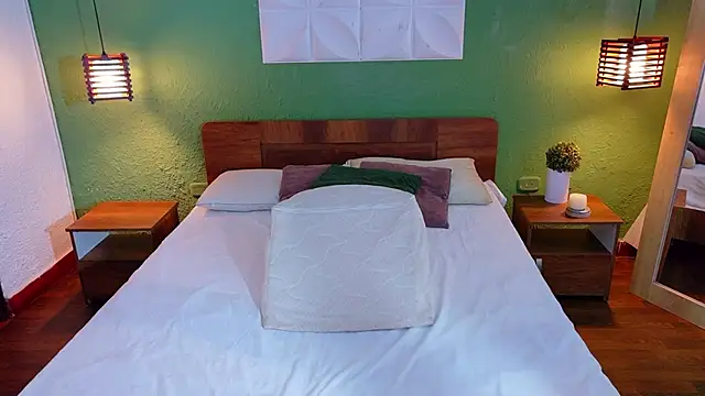 Shamiraa moore online show from 12-03-25, 02:04