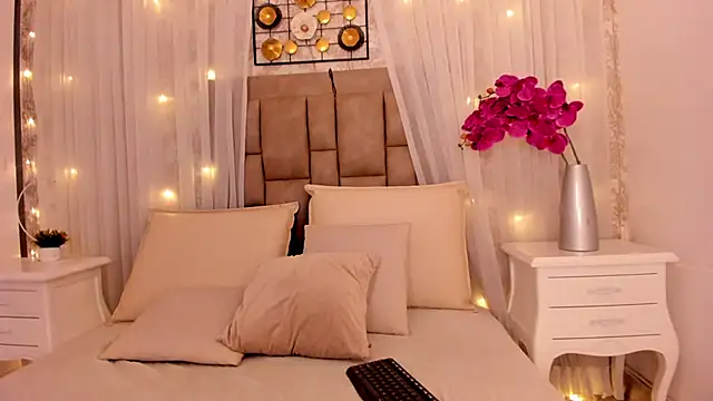 Snapshot of MarianaSanz chatting on 12-12-24, 07:59 MarianaSanz online show from 12-12-24, 07:59