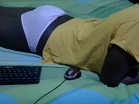 Snapshot of QUEEN-LIZ chatting on 10-23-25, 03:28 QUEEN-LIZ online show from 10-23-25, 03:28