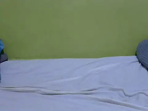 Snapshot of QUEEN-LIZ chatting on 11-19-25, 04:12 QUEEN-LIZ online show from 11-19-25, 04:12