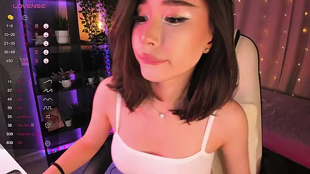 Snapshot of sensualily chatting on 11-21-25, 03:33 sensualily online show from 11-21-25, 03:33