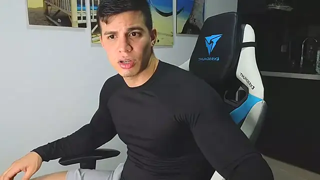 Snapshot of Ethanstill1 chatting on 01-31-25, 03:20 Ethanstill1 online show from 01-31-25, 03:20