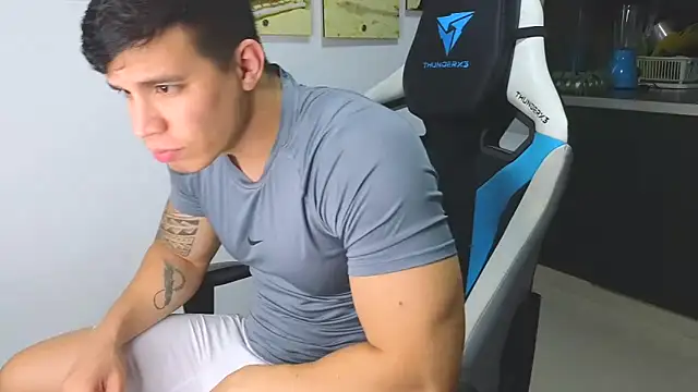 Snapshot of Ethanstill1 chatting on 02-07-25, 02:50 Ethanstill1 online show from 02-07-25, 02:50