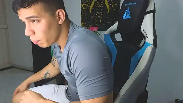 Snapshot of Ethanstill1 chatting on 03-04-25, 03:11 Ethanstill1 online show from 03-04-25, 03:11