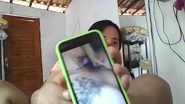 Snapshot of iaradias chatting on 11-24-25, 11:32 iaradias online show from 11-24-25, 11:32