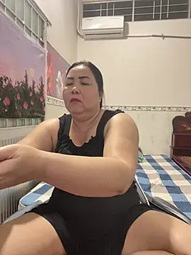 Snapshot of NDith chatting on 02-10-26, 12:20 NDith online show from 02-10-26, 12:20