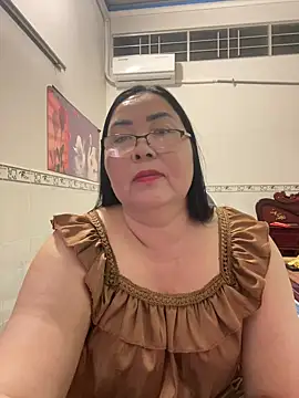 Snapshot of NDith chatting on 02-15-26, 12:14 NDith online show from 02-15-26, 12:14