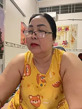 Snapshot of NDith chatting on 04-08-26, 12:49 NDith online show from 04-08-26, 12:49