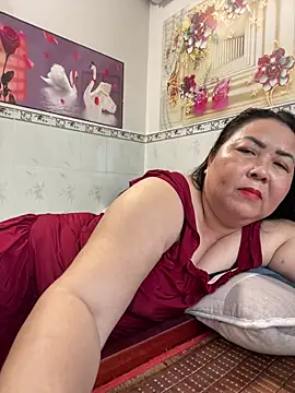 Snapshot of NDith chatting on 04-14-26, 10:43 NDith online show from 04-14-26, 10:43