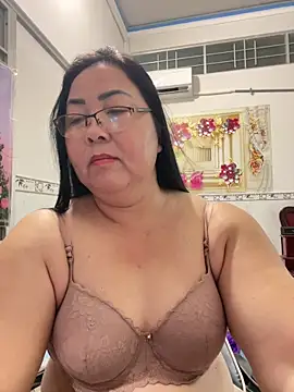 Snapshot of NDith chatting on 04-15-26, 10:55 NDith online show from 04-15-26, 10:55