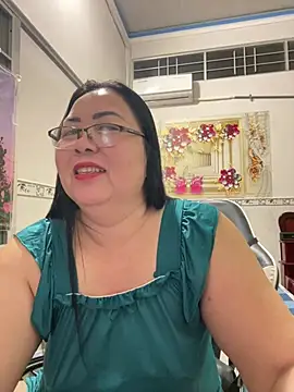 Snapshot of NDith chatting on 04-15-26, 10:21 NDith online show from 04-15-26, 10:21