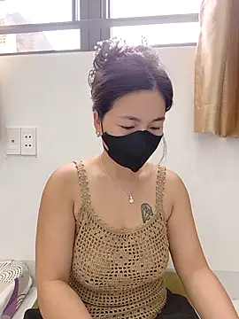 Snapshot of lyna_bl chatting on 11-18-25, 01:11 lyna bl online show from 11-18-25, 01:11