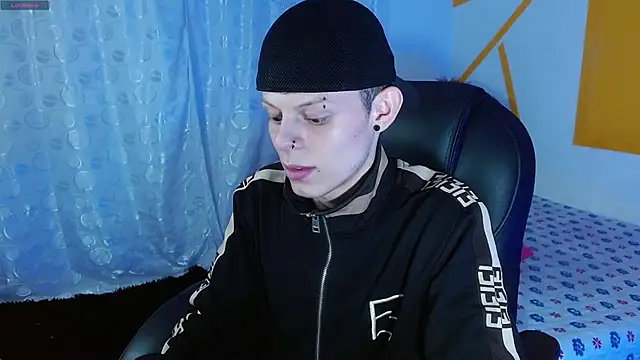 Matthew Boy  online show from 12-15-24, 04:51