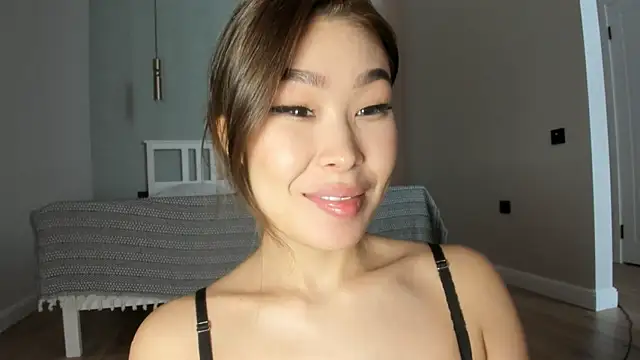 Snapshot of Yukisans chatting on 01-20-25, 10:51 Yukisans online show from 01-20-25, 10:51