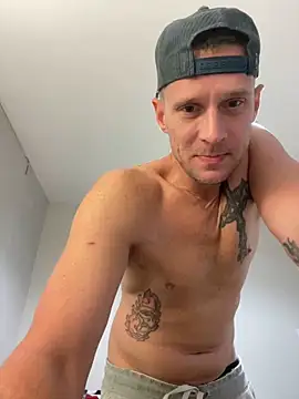 Snapshot of Camcam21 chatting on 11-06-25, 11:59 Camcam21 online show from 11-06-25, 11:59