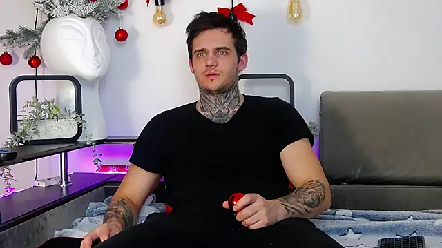 Snapshot of CarterCole chatting on 12-27-24, 02:12 CarterCole online show from 12-27-24, 02:12