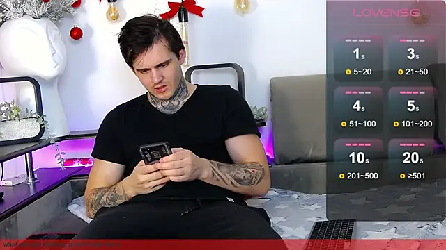 Snapshot of CarterCole chatting on 12-28-24, 01:49 CarterCole online show from 12-28-24, 01:49