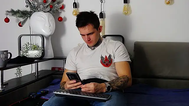 Snapshot of CarterCole chatting on 01-17-25, 07:41 CarterCole online show from 01-17-25, 07:41