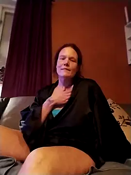 Snapshot of Milfen_7 chatting on 10-24-25, 06:15 Milfen 7 online show from 10-24-25, 06:15