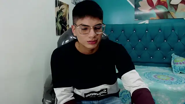 Snapshot of Noha_scott chatting on 01-22-25, 10:48 Noha scott online show from 01-22-25, 10:48
