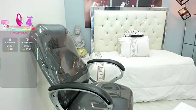 Snapshot of Noha_scott chatting on 10-12-25, 10:53 Noha scott online show from 10-12-25, 10:53