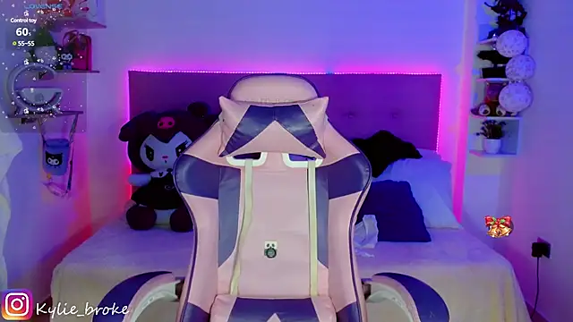 Snapshot of Kylie_brokee chatting on 01-06-25, 03:09 Kylie brokee online show from 01-06-25, 03:09