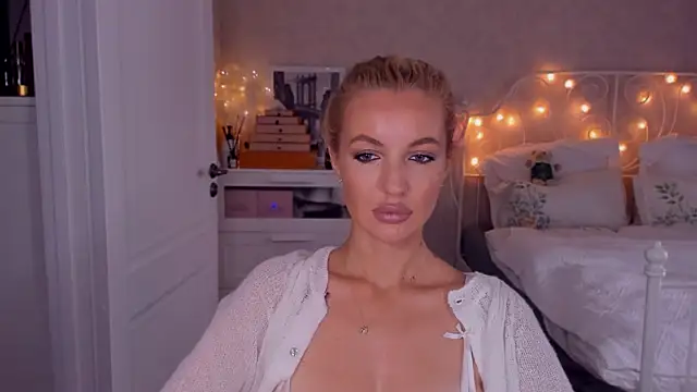 aestetick online show from 10-09-25, 07:39