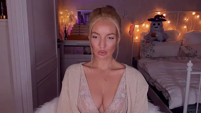 aestetick online show from 10-21-25, 01:12