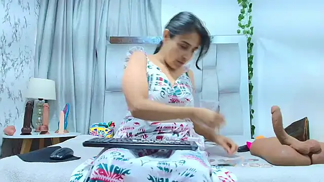  Marcela   online show from 10-21-25, 12:17