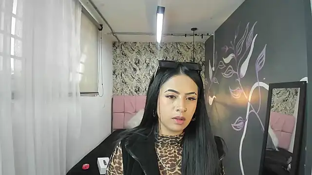 Snapshot of CharlotteeGray_ chatting on 02-06-25, 07:40 CharlotteeGray online show from 02-06-25, 07:40