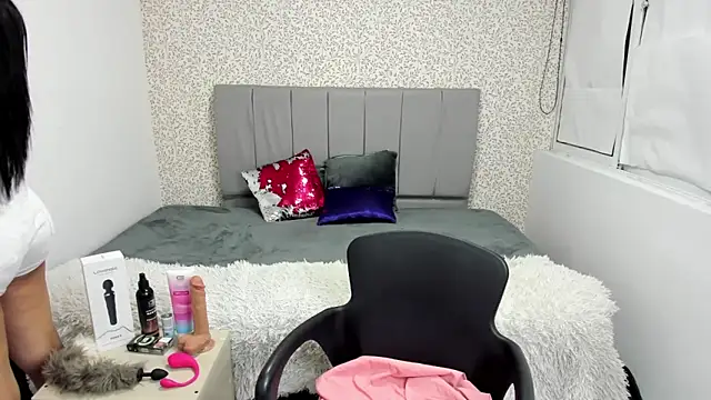 Snapshot of CharlotteeGray_ chatting on 03-02-25, 03:02 CharlotteeGray online show from 03-02-25, 03:02