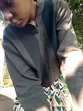 Snapshot of Broan_me chatting on 10-21-25, 04:57 Broan me online show from 10-21-25, 04:57