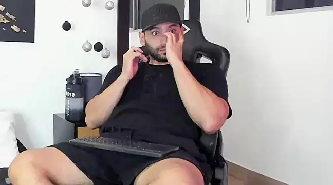 Dereck vega online show from 12-13-24, 01:04