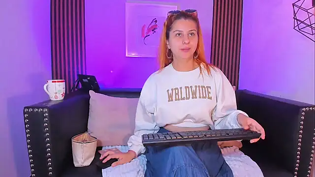 Nahiajhonson  online show from 11-07-25, 01:00