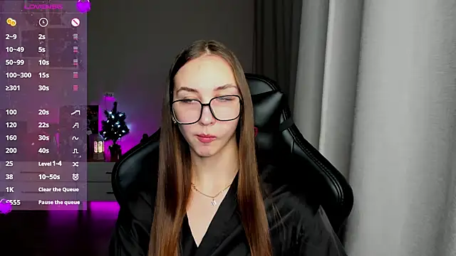 Snapshot of Sm0ly chatting on 01-07-25, 01:17 Sm0ly online show from 01-07-25, 01:17