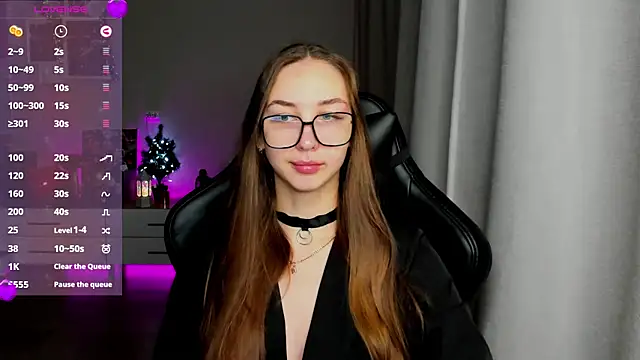 Snapshot of Sm0ly chatting on 01-10-25, 01:32 Sm0ly online show from 01-10-25, 01:32