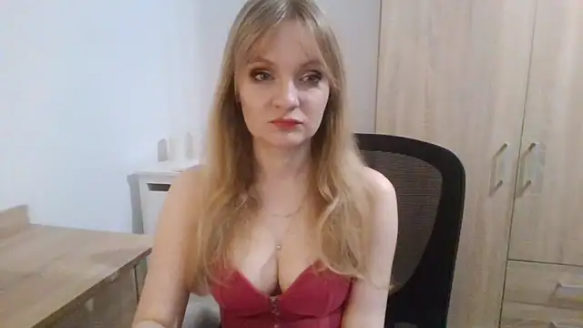 Snapshot of AlmaHoney chatting on 10-15-25, 08:31 AlmaHoney online show from 10-15-25, 08:31