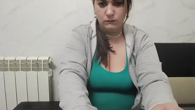 Snapshot of milfmomxx chatting on 01-31-25, 07:51 milfmomxx online show from 01-31-25, 07:51