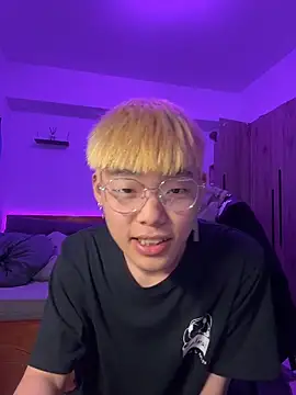 Snapshot of Hitoshi1210 chatting on 03-10-26, 07:52 Hitoshi1210 online show from 03-10-26, 07:52