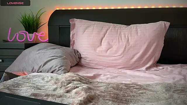 Snapshot of dymonted chatting on 12-27-24, 11:28 dymonted online show from 12-27-24, 11:28