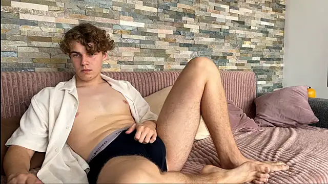 Snapshot of dymonted chatting on 10-10-25, 09:52 dymonted online show from 10-10-25, 09:52