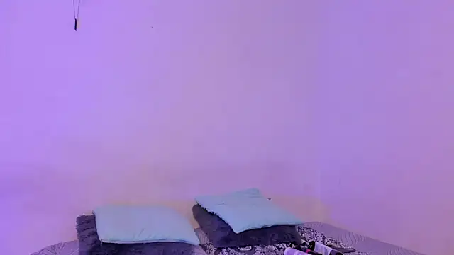 crystalvazquez online show from 11-05-25, 12:49