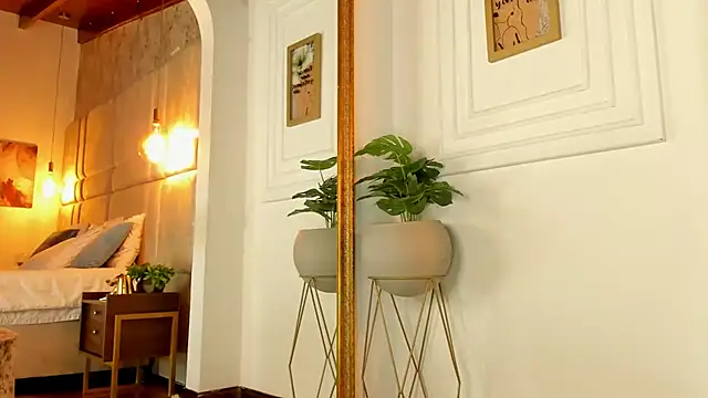 AlessiaLondon online show from 01-09-25, 06:59