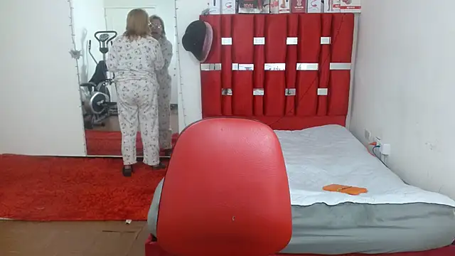 krystal thomson online show from 10-14-25, 04:08